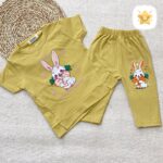 تیشرت شلوارک دخترانه برند DENIZ خرگوش و هویج مناسب 2 تا 6 سال خردلی - نی نی استار