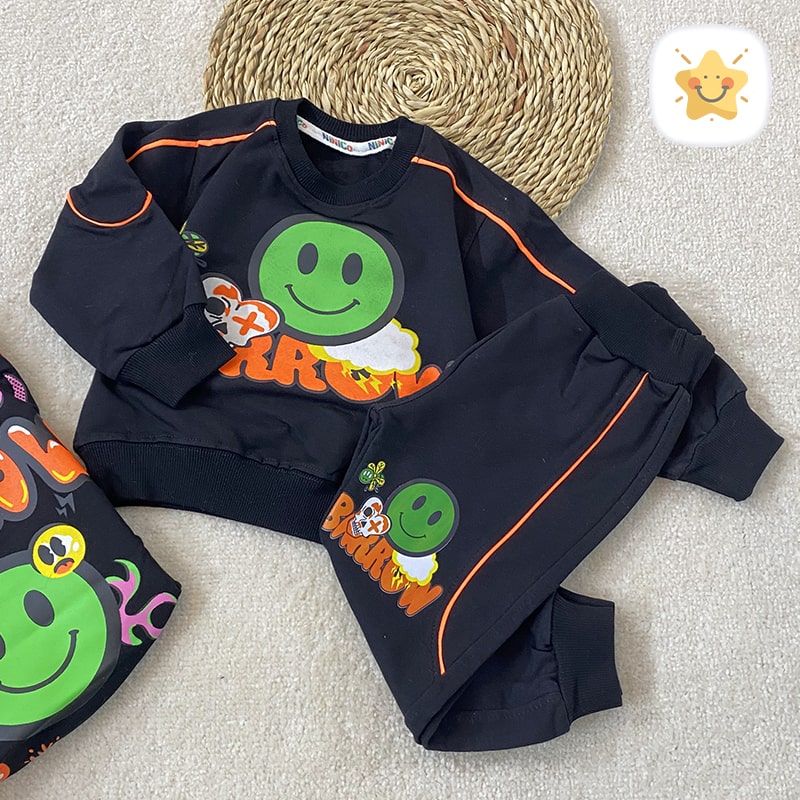 بلوز شلوار دخترانه جنس دورس 2نخ طرح استیکر مناسب 1 تا 8 سال - نی نی استار