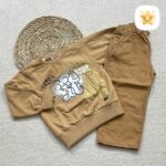 بلوز شلوار کتان پسرانه کیفیت عالی مدل حروف مناسب 2 تا 10 سال نسکافه ای - نی نی استار